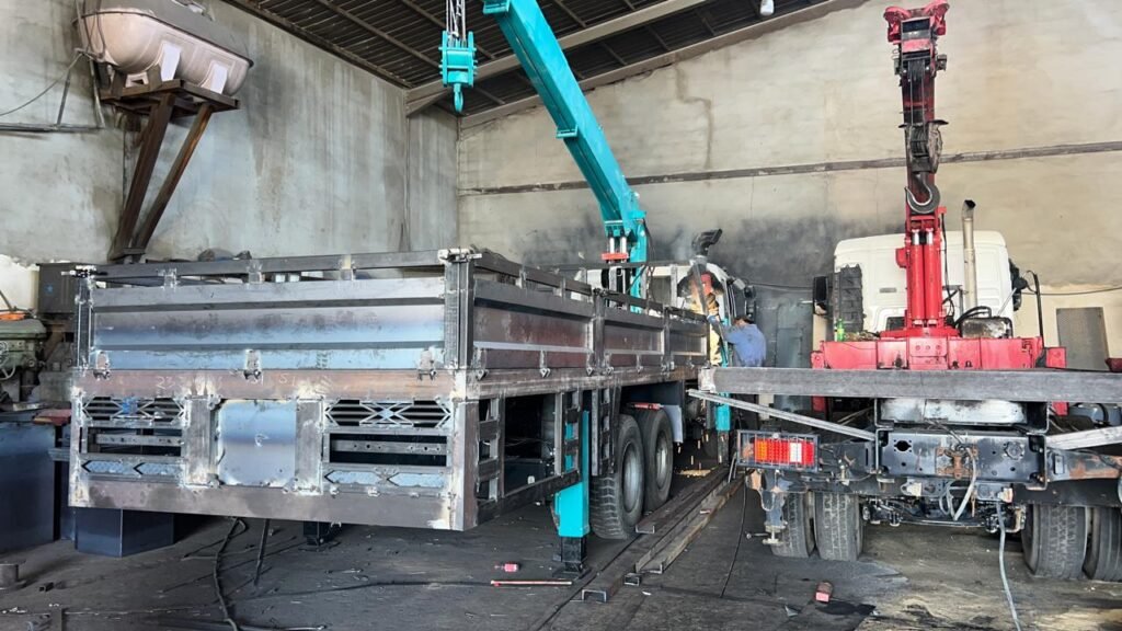 تركيب خلاطة اسمنت على شاحنة مرسيدس